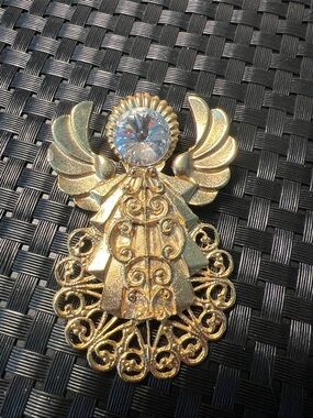 Rosemary Nelson 1995 Gold tone  Angel Brooch with Clear Crystal Accent numbered